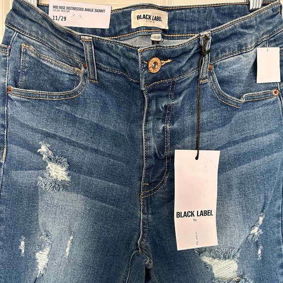 NWT * Black Label Mid- Rise Distressed Skinny - Size 11/29 - Picture 2 of 3